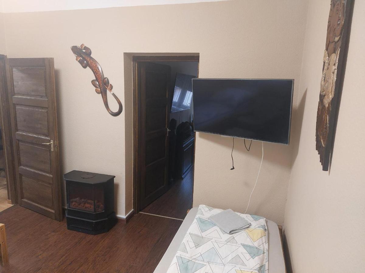 Feher Galamb Apartman Gyal Экстерьер фото